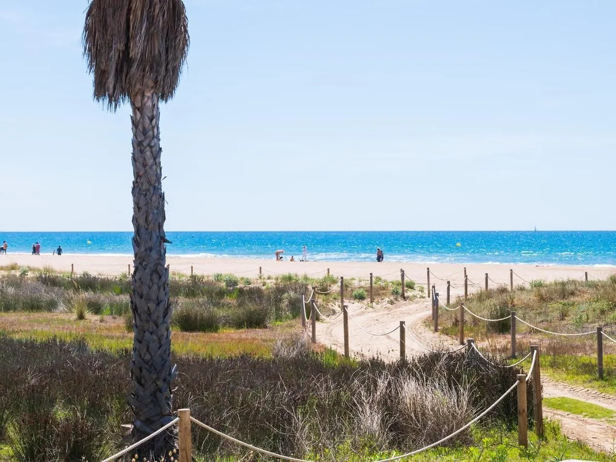 Sunny Apartment 3 Blocks To The Beach Castelldefels Spain
