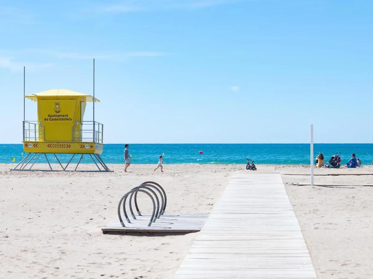 Sunny Apartment 3 Blocks To The Beach Castelldefels Spain