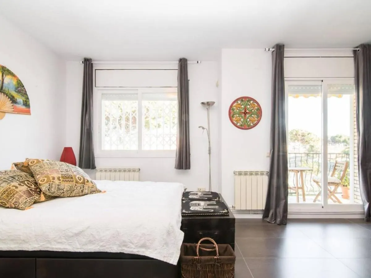 Sunny Apartment 3 Blocks To The Beach Castelldefels